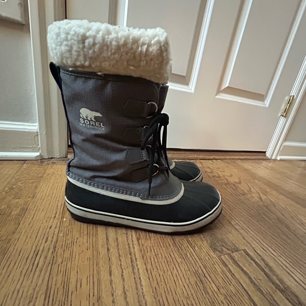 Women’s Sorel snow boot - size 10 - Picture 2 of 6